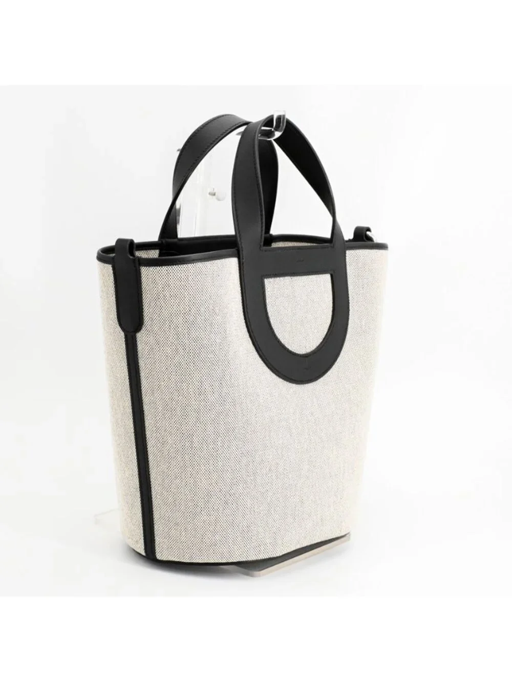 Hermes Handbag in the Loop 18